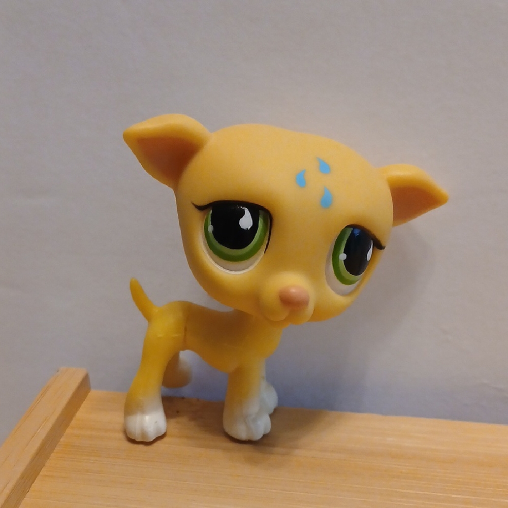 LPS # 875 Yellow Greyhound Tear Drop Green Eyes